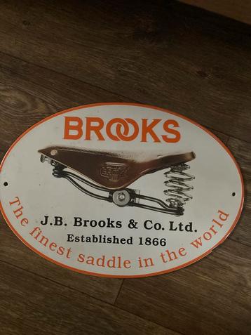 Brooks Zadel Emaille Reclamebord Vintage J.B. Brooks & Co. L beschikbaar voor biedingen