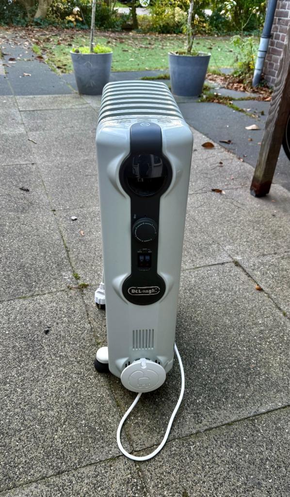 Oliegevulde kachel - Delonghi, groot exemplaar, Huis en Inrichting, Kachels, Zo goed als nieuw, Vrijstaand, Oliekachel, Elektrisch