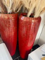 Twee grote mooie vazen voor binnen het huis, Ophalen of Verzenden, Minder dan 50 cm, Rood, Glas