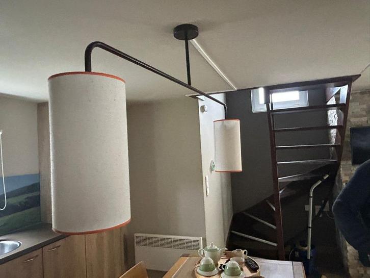 Dubbelkoppige Industriële Plafondlamp – Witte Kappen, Huis en Inrichting, Lampen | Plafondlampen, Zo goed als nieuw, Kunststof