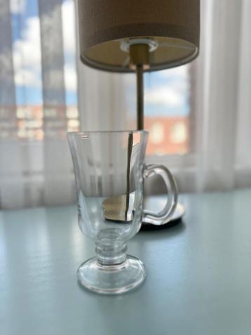 Caffe Latte macchiato/koffie glazen op voet beschikbaar voor biedingen