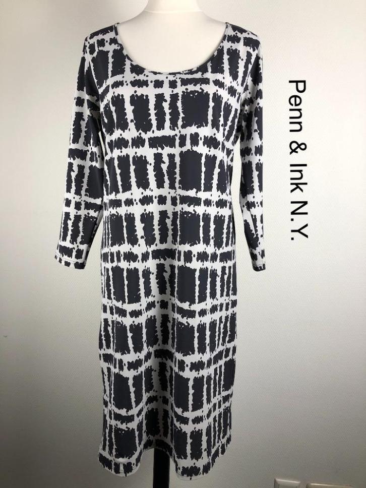 Penn & Ink N.Y. Jurk  (mt: 40) 15,3/7594, Kleding | Dames, Jurken, Zo goed als nieuw, Maat 38/40 (M), Zwart, Onder de knie, Ophalen of Verzenden
