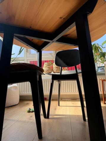 Ikea rond eettafel Pinntrop beschikbaar voor biedingen
