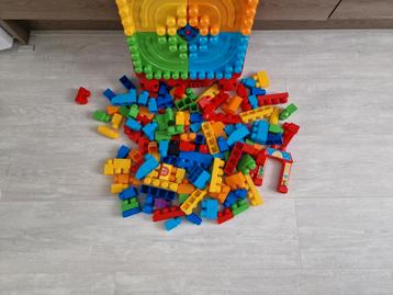 Megabloks bouwstenen + bouwtafel  beschikbaar voor biedingen