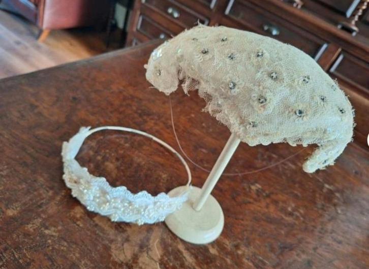 Antieke Set Haar/Bruidsvoille met Krans en Hoedenstandaard, Antiek en Kunst, Curiosa en Brocante, Ophalen of Verzenden