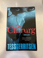 Boek van Tess Gerritsen - de Chirug, Boeken, Thrillers, Ophalen of Verzenden, Gelezen, Nederland