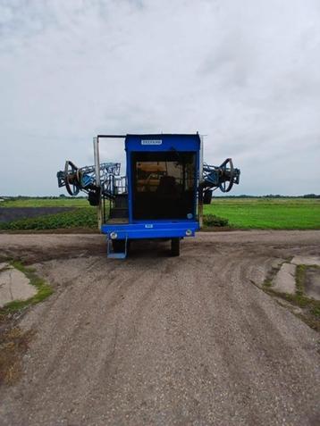delvano spuittrekker en veegmachine  beschikbaar voor biedingen
