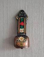 Kleine oude koeienbel met bloemen - souvenir, Antiek en Kunst, Curiosa en Brocante, Ophalen of Verzenden