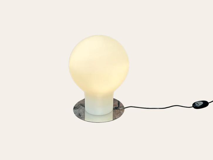 Oluce Denq 229 bij TheReSales, Huis en Inrichting, Lampen | Tafellampen, Nieuw, Minder dan 50 cm, Glas, Metaal, Ophalen of Verzenden