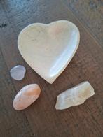 Hartjes bakje van speksteen met 3 kleine edelstenen, Ophalen of Verzenden