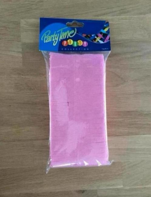 Crêpe slinger / draaiguirlande roze - 6 m | kinderfeestje, Hobby en Vrije tijd, Feestartikelen, Nieuw, Versiering, Ophalen of Verzenden
