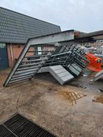 Stalen trap met bordes gegalv hoog 2,15mtr. Nob192, Doe-het-zelf en Verbouw, Ladders en Trappen, Ophalen of Verzenden, Zo goed als nieuw