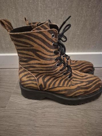 Leuke Laarsjes Maat 39 beschikbaar voor biedingen