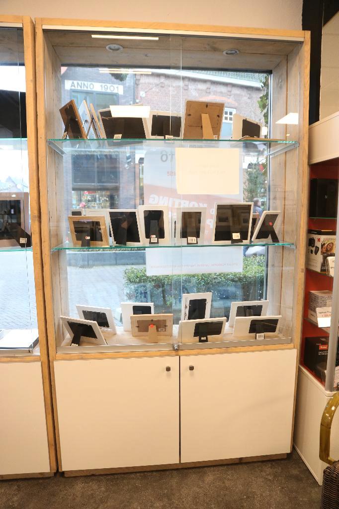 vitrine kasten, Huis en Inrichting, Kasten | Vitrinekasten, Zo goed als nieuw, 200 cm of meer, 100 tot 150 cm, 25 tot 50 cm, Met deur(en)