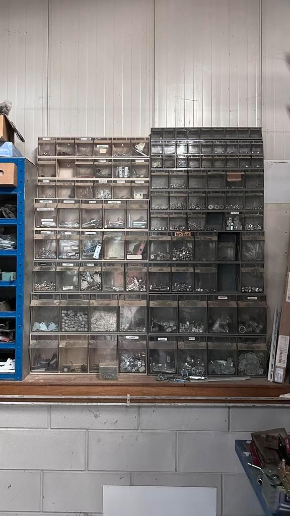Gereedschapskast met vakjes vol handigheden, Doe-het-zelf en Verbouw, Gereedschapskisten, Gebruikt, Ophalen