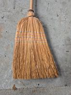 Traditionele bezem met houten steel, Ophalen, Bezem of Borstel