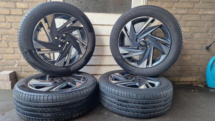 Hyundai i20 Bayon Bi-Color VELGEN MICHELIN ZGAN 52910-00200, Auto-onderdelen, Banden en Velgen, Banden en Velgen, Zomerbanden