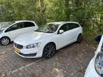 Volvo V60 2.4 D6 Twin Engine Momentum Dynamo Defect, Auto's, Volvo, Automaat, Stof, Euro 6, Wit