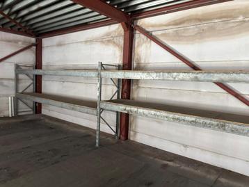 Stalen stellingen 16,65m b x 2m L x 75cm diep beschikbaar voor biedingen