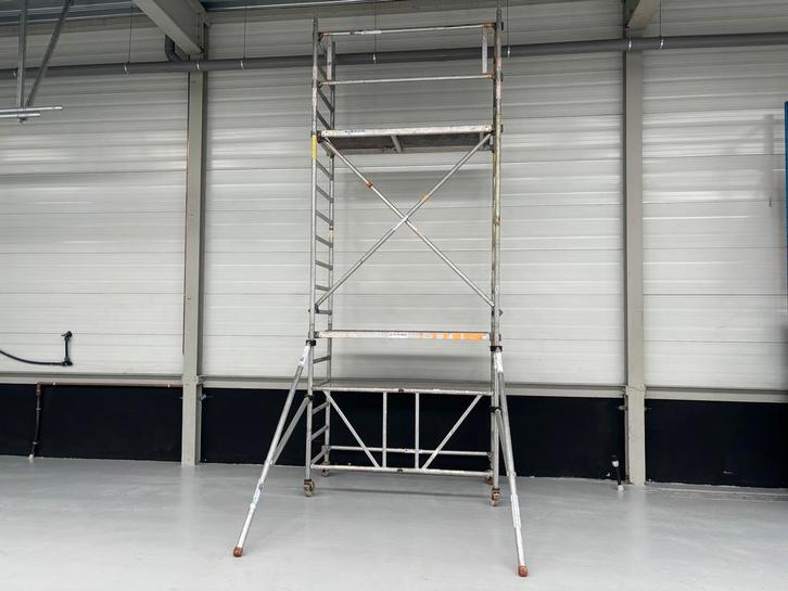 Nette gebruikte Layher aluminium rolsteiger, Doe-het-zelf en Verbouw, Steigers, Zo goed als nieuw, Rolsteiger of Kamersteiger