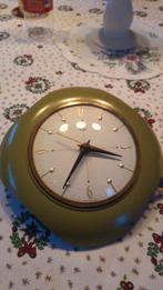 metamec vintage legergroene wandklok, Ophalen of Verzenden, Gebruikt, Analoog, Wandklok