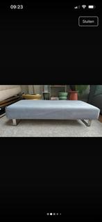 Footstool Designers Guild, Ophalen