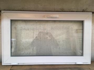 Kunststof kiepkozijn 100 x 60 voor garage, schuur, stal beschikbaar voor biedingen