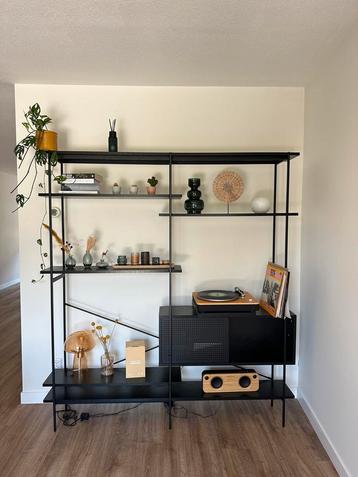 Wandmeubel 188h x 172b x 27d kast beschikbaar voor biedingen