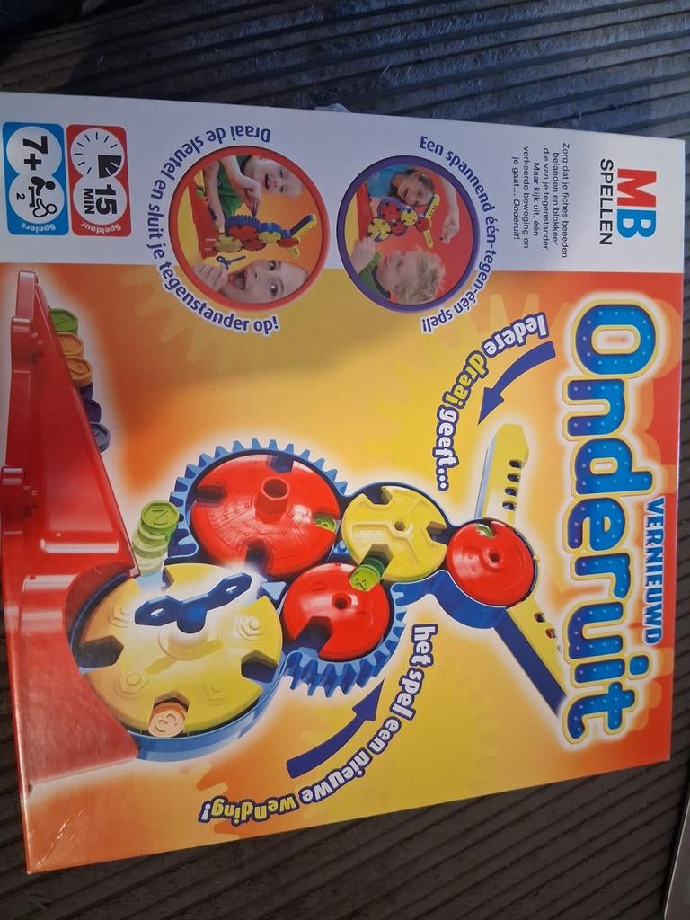 Onderuit - MB, Ophalen of Verzenden, Zo goed als nieuw
