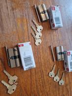 DOM Plura Cilinderslot (3x) SKG2 met 8 Sleutels, Ophalen of Verzenden