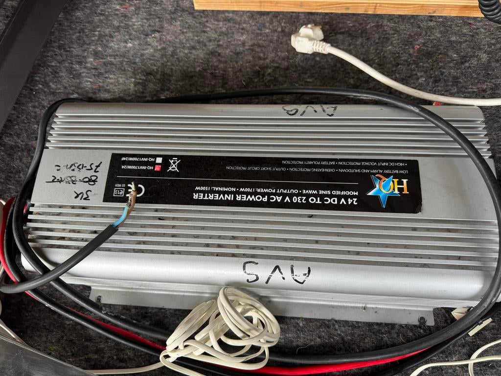 24V naar 220V Omvormer - Perfect voor onderweg!, Auto-onderdelen, Elektronica en Kabels, Universele onderdelen, Gebruikt, Ophalen of Verzenden