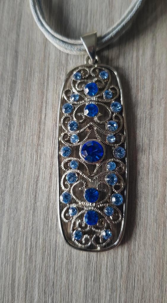 Elegante ketting met blauwe stenen, Sieraden, Tassen en Uiterlijk, Kettingen, Zo goed als nieuw, Overige materialen, Blauw, Met hanger