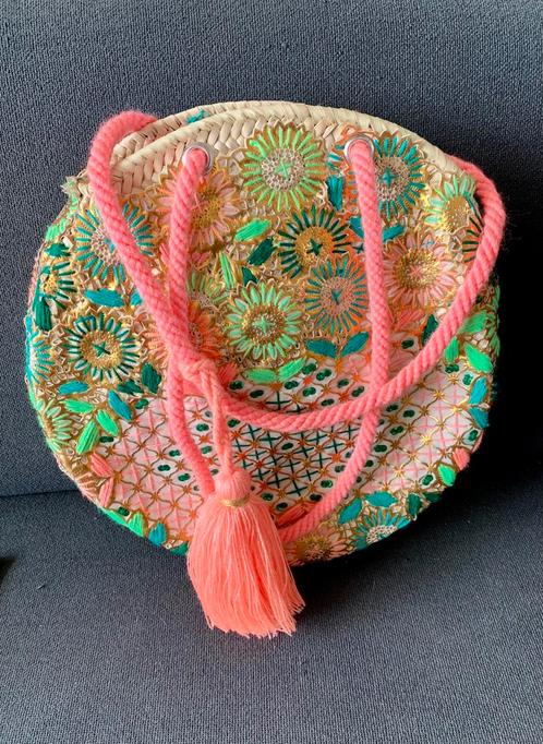 Leuke kleurrijke strandtas van riet en stof, Sieraden, Tassen en Uiterlijk, Tassen | Damestassen, Zo goed als nieuw, Schoudertasje