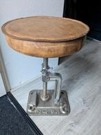 Kruk industrieel design met leren zitting, Ophalen, In hoogte verstelbaar, Zo goed als nieuw, IJzer