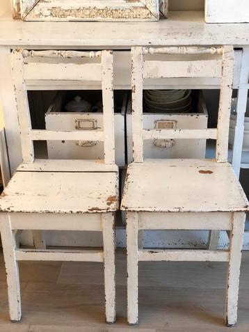 Set van 2 oude Franse brocante stoelen beschikbaar voor biedingen