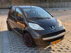 Peugeot 107 1.0 12V 5DR 2011 Zwart, Auto's, Voorwielaandrijving, Stof, Zwart, 4 stoelen