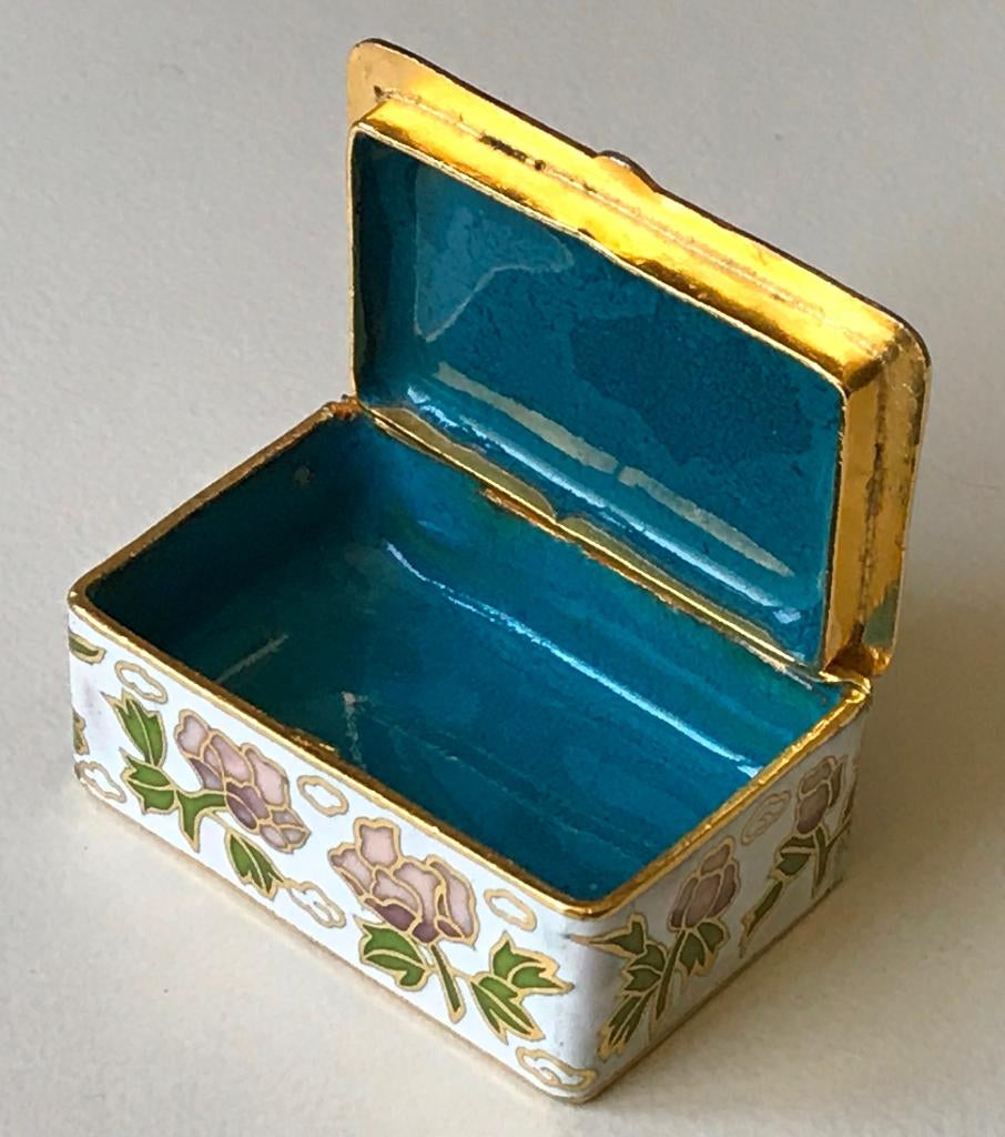 Geheel gaaf pillendoosje in cloisonné, Antiek en Kunst, Curiosa en Brocante, Ophalen of Verzenden