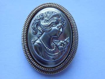 zgan goud zilver kleurig broche Vrouw Camee buste hoofd beschikbaar voor biedingen