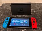 Nintendo Switch (2022) Blauw/Rood, Ophalen, Zo goed als nieuw, Met 2 controllers, Switch Original