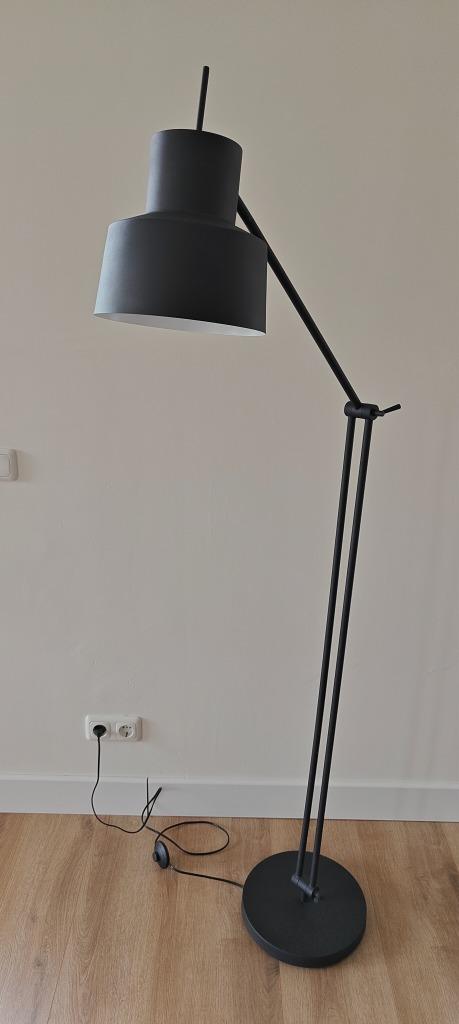Retro vloerlamp zwart draai- en kantelbaar - Chappie, Huis en Inrichting, Lampen | Vloerlampen, Gebruikt, 150 tot 200 cm, Metaal