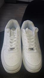 Mooie witte sneakers, Wit, Ophalen of Verzenden, Generic, Sneakers of Gympen