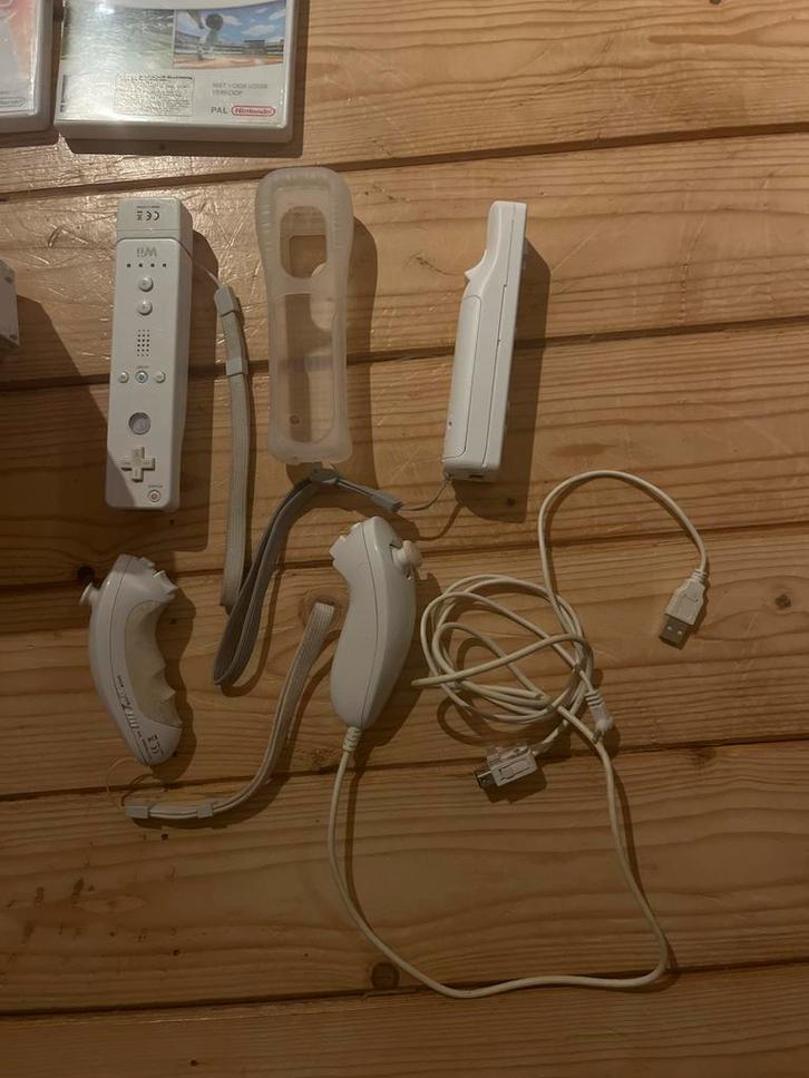 Nintendo Wii Console + Games, Spelcomputers en Games, Spelcomputers | Nintendo Wii, Gebruikt, Met 2 controllers, Met games, Ophalen of Verzenden
