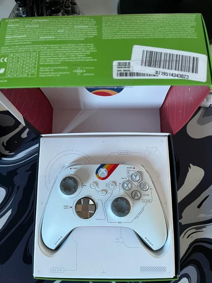Starfield Limited Edition Xbox Controller - Nieuwstaat, Spelcomputers en Games, Spelcomputers | Xbox | Accessoires, Zo goed als nieuw
