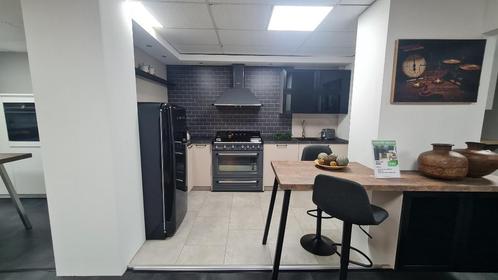 HALVE PRIJS  SHOWROOMKEUKEN INCL APPARATUUR, Huis en Inrichting, Keuken | Complete keukens, Nieuw, Wit, Ophalen