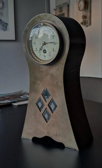 Art Deco Tafelklok - Metalen Design beschikbaar voor biedingen