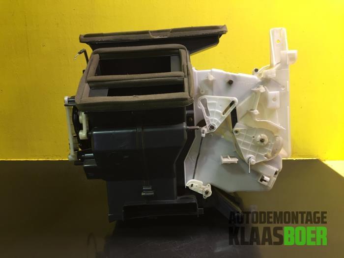 Kachelhuis van een Mazda 323, Auto-onderdelen, Airco en Verwarming, Mazda, Gebruikt, 6 maanden garantie, 12 maanden garantie, Ophalen of Verzenden