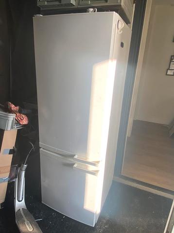 Miele KD 12612 S koelkast met vriezer - wetkt goed m deukjes beschikbaar voor biedingen