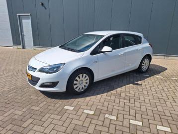 Opel Astra 1.6 Ecotec 85KW 5D 2014 Wit beschikbaar voor biedingen