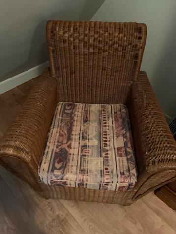 Rotan stoel beschikbaar voor biedingen