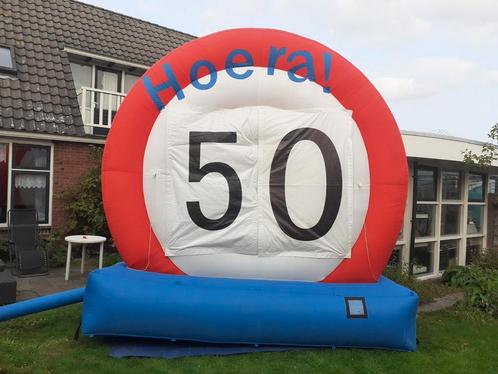 Opblaasbaar verkeersbord te huur, Hobby en Vrije tijd, Feestartikelen | Verhuur, Abraham of Sarah, Ophalen